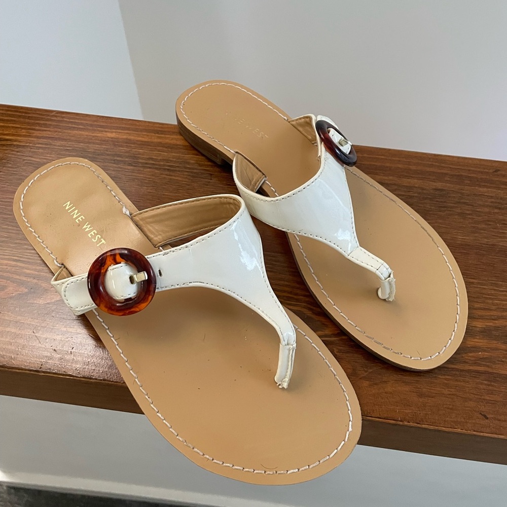 Nine West cream patten sandals with tortoise shell buckle size 7
